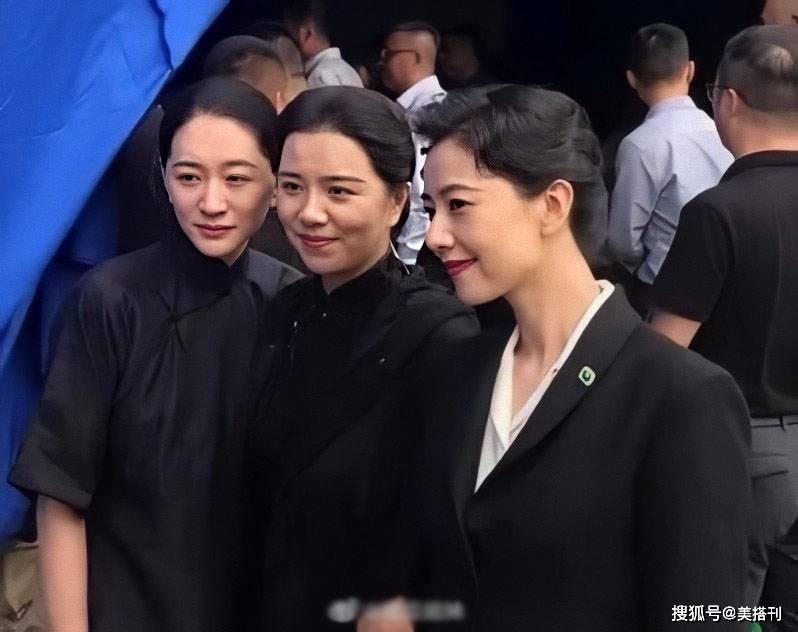 高圆圆|高圆圆李小冉罕见同框，差4岁保养和气质完全不同，李小冉胖了？