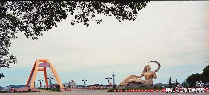 设计|德阳两大女神，屡次“被拆迁”一分儿拆迁费也没得到