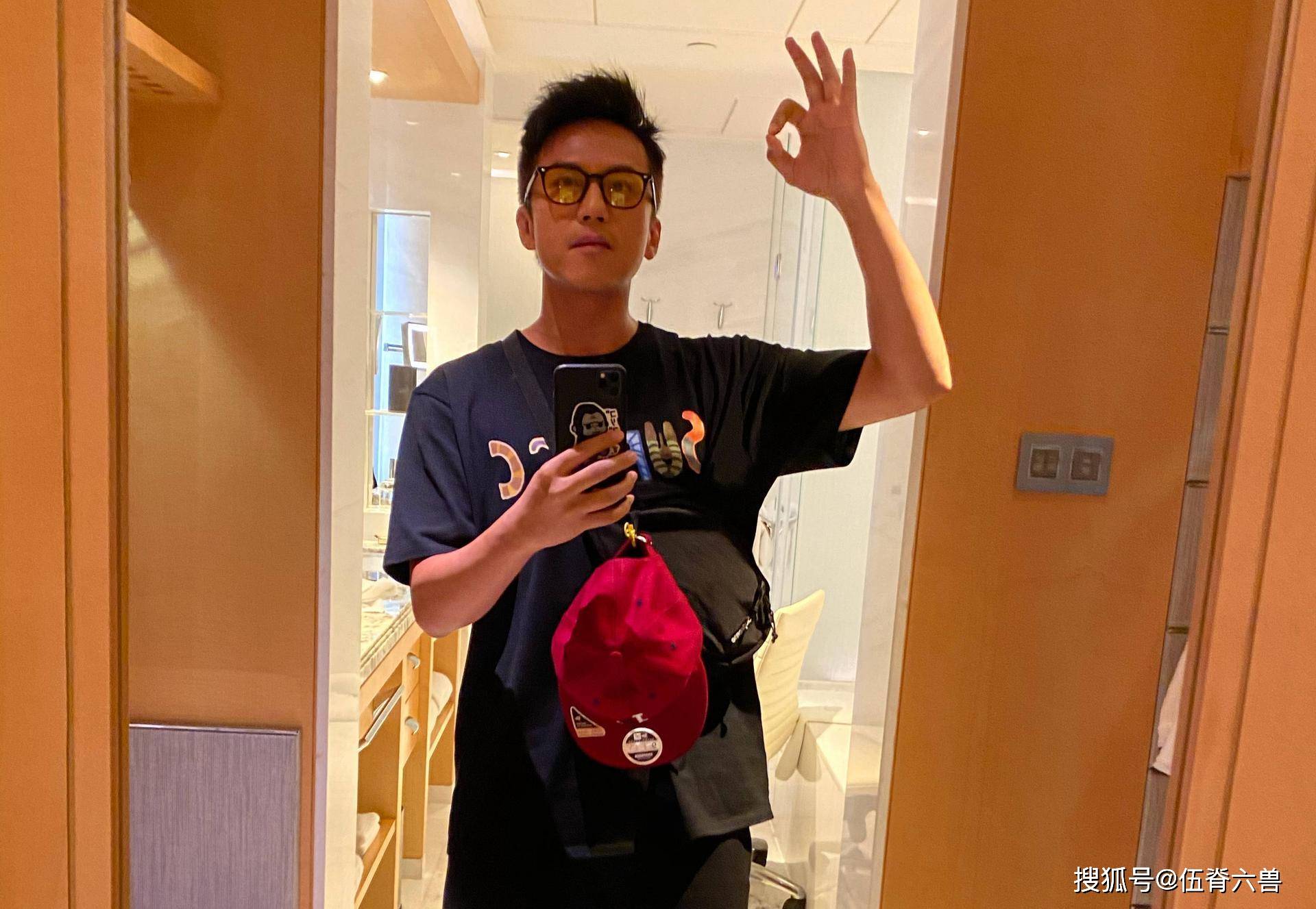 邓超被“揭短”后，自称要解散工作室，遭粉丝