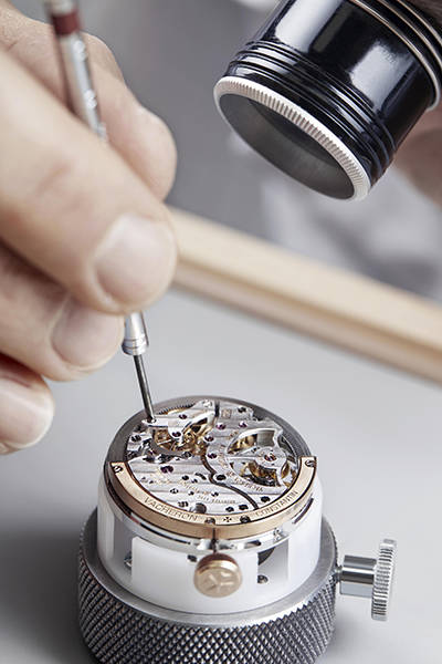 江诗丹顿|江诗丹顿Traditionnelle传袭系列推出品牌首款自动上链陀飞轮女士腕表