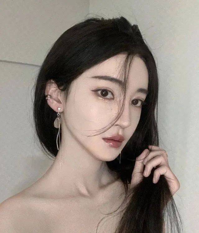 女装|男爱豆约换头女装大佬？这瓜太刺激！