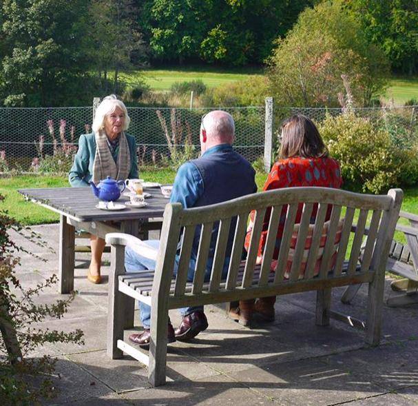 王后范|卡米拉有未来王后范？穿格子半裙气场全开，奈何被长公主抢了风头