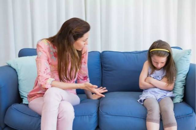 批评|家长群里孩子被点名批评，面对指责，爸爸的回应让老师难下台