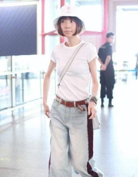 机场|好不容易增重20斤“大头娃娃”鲁豫这次终于有了女人味!