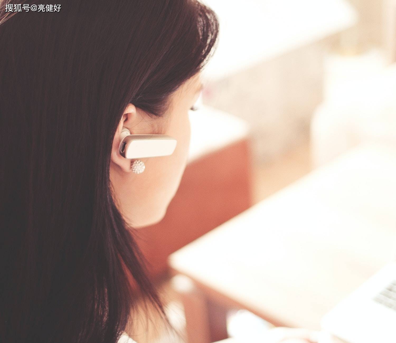 为什么会耳背 79da578ffe87446b81125edaa42dcb06.jpeg