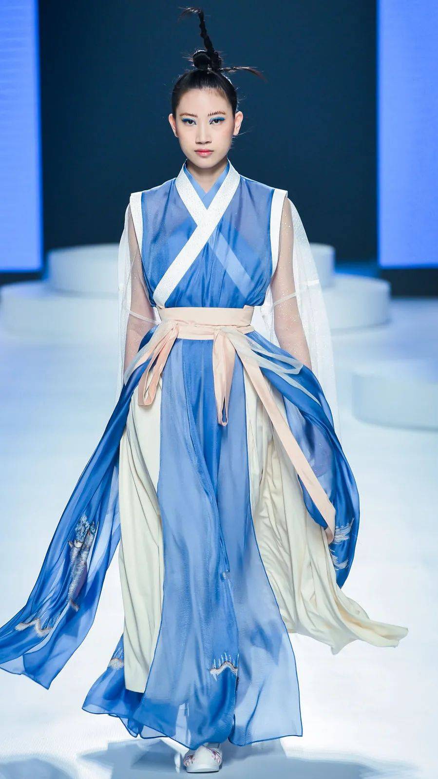 汉文化与时尚蜜态汉服品牌首秀发布会在广东时装周上成功举办