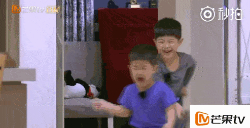 哥哥|上一秒相亲相爱，下一秒鸡飞狗跳！痛并快乐着…二胎家庭