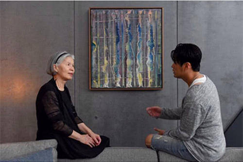 时尚|周杰伦多次夸赞妈妈时尚，看到照片，一般人比不了这种潮范