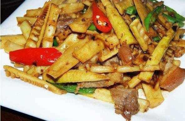 腊肉|美食精选：干锅莴苣腊肉、青椒拌干丝、春笋炒五花肉、豉香平子鱼