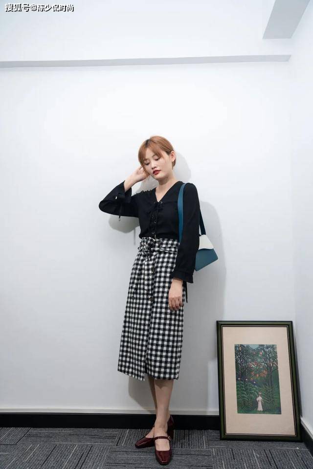 服装穿搭博主简介 0ec66629ec90435b89a9fee516150d43.jpeg