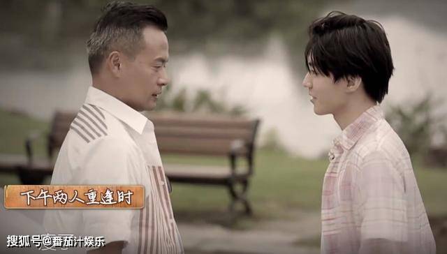 王俊凯喝白酒喊辣,减肥后的腿比赵丽颖还细