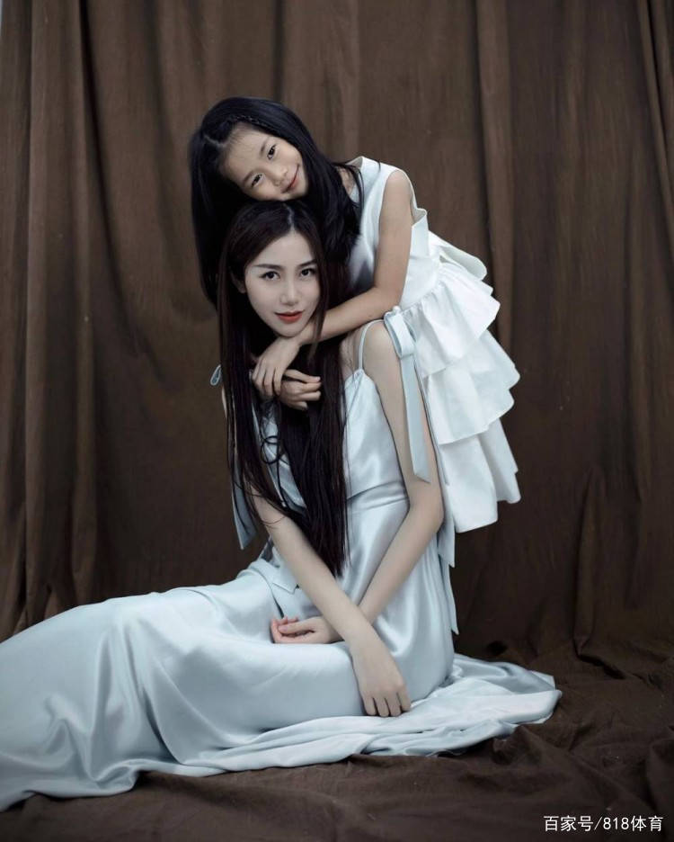 陈露|孙悦娇妻晒与6岁女儿同框!姐妹一般亲昵,结婚8年生1儿1女美貌如初