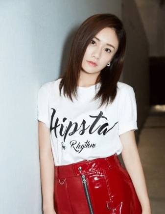 连脚裤|尴尬了刘芸,把红色打底裤穿成连脚裤,网友:不过身材好好看