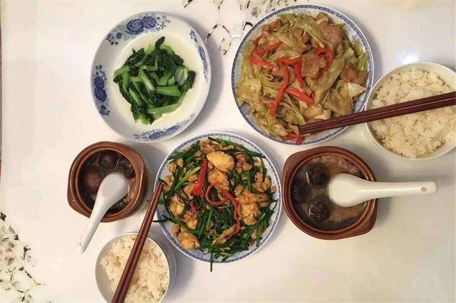 医生|一个月后反而消瘦不少，医生：别喂“糊弄饭”孩子每顿都能吃一大碗
