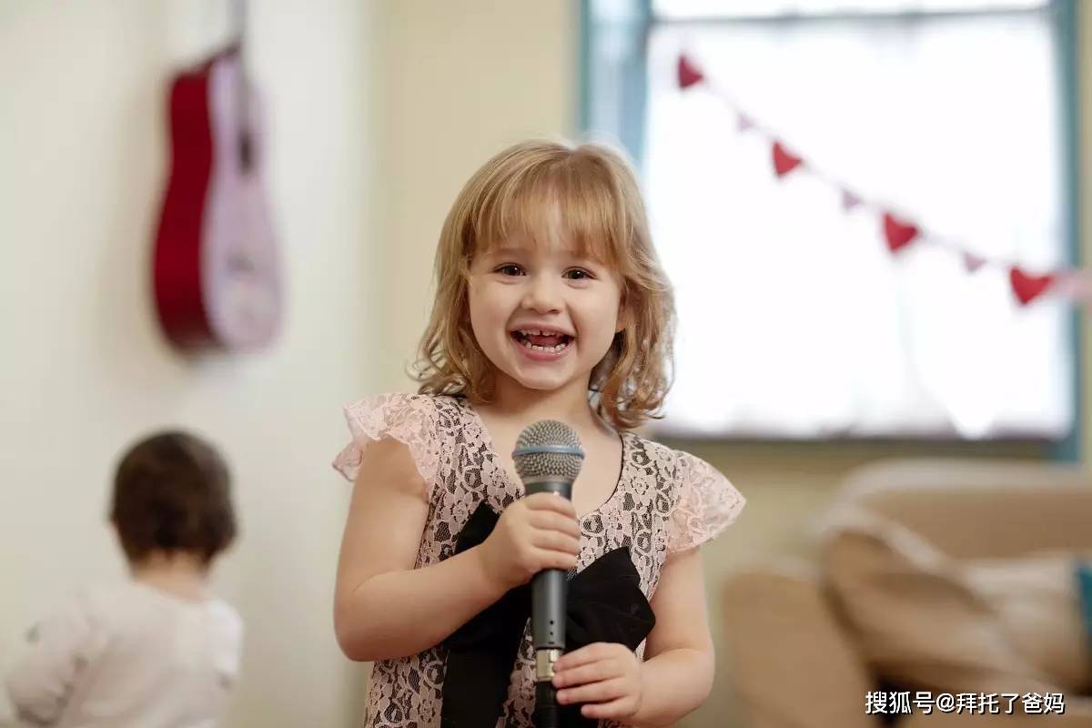 汗毛|而是晚发育了，晚发育孩子有这4大特征！孩子不是不长个