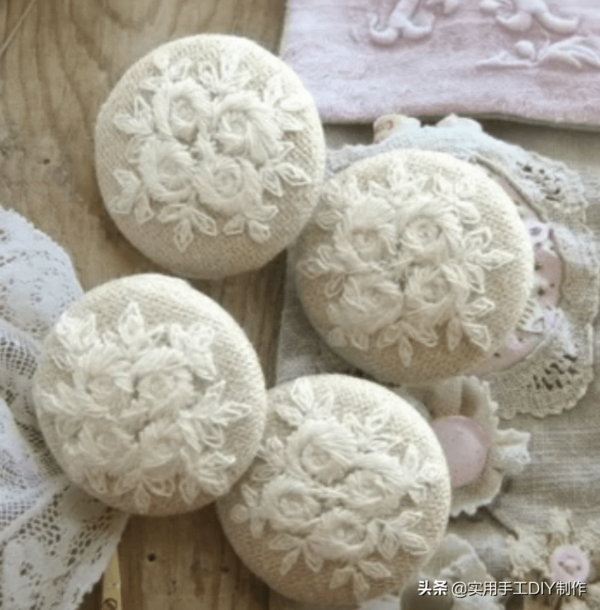 刺绣|「刺绣作品」100个迷人时尚的刺绣纽扣，装饰衣物美美的