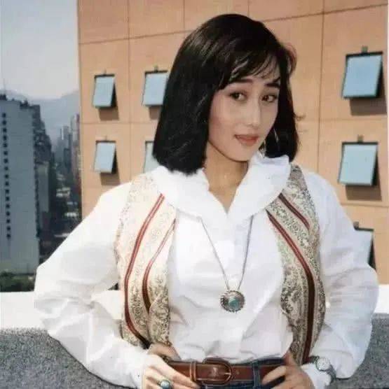 少林|原创30年前，被李连杰抛弃的前妻黄秋燕，如今怎么样了？