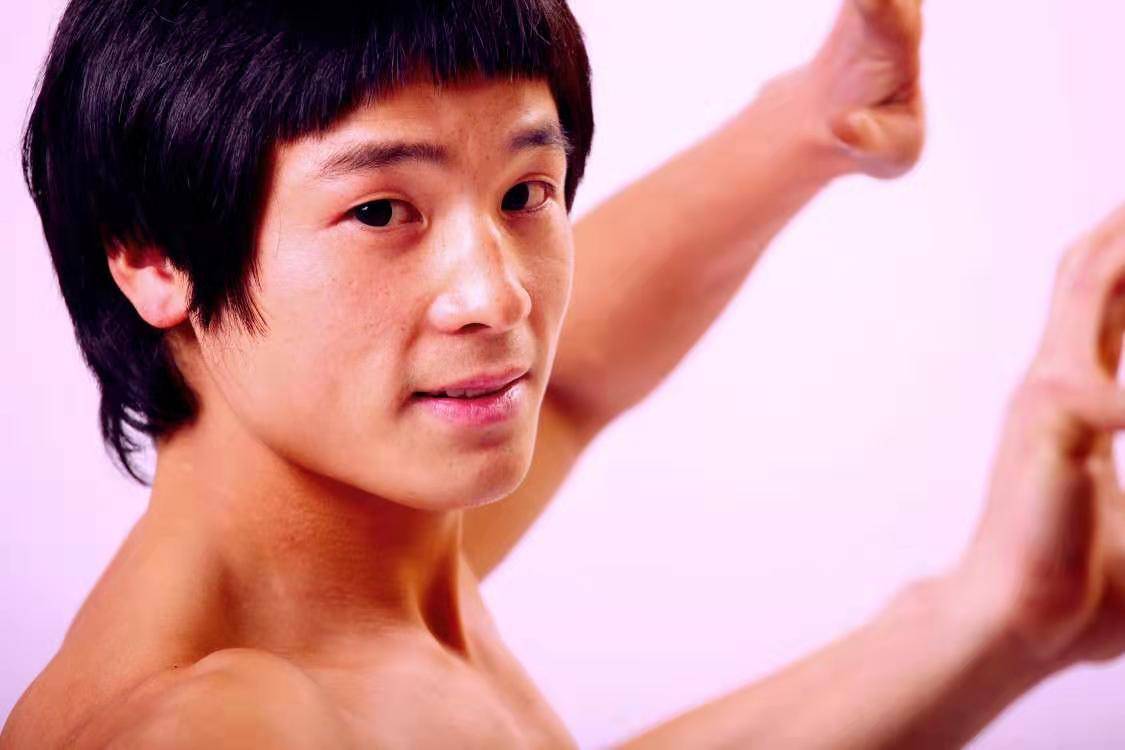 飞龙|原创现代李小龙：古力娜扎和迪丽热巴都是我未来妻子，我永远爱她俩