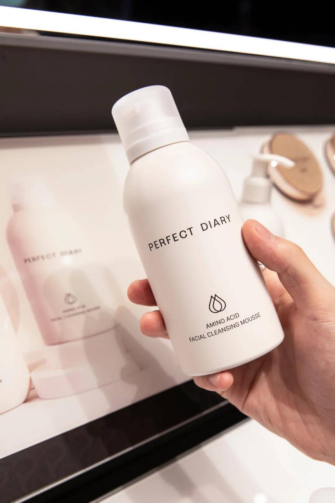 from|抢它！火遍全网的「完美日记」来襄阳了，你还不知道吗？