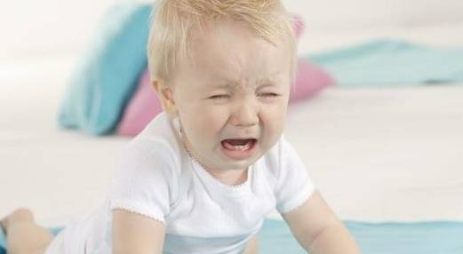 妈妈|儿科医生：妈妈应该第一时间这样做，值得夸赞孩子头朝地摔倒后