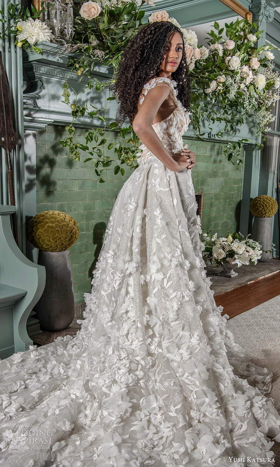 &quot|Yumi Katsura2021＂Ravishing&Resilient＂秋季婚纱系列 提升女人身体的自然美感