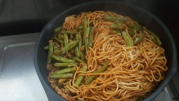 豆角焖面的家常做法焖几分钟 5be4eff3c10d42cf879d4e2d692c5b0c.jpeg