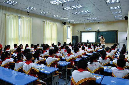 名字|老师看新生名单“哭了”，16个名15个念不准，查字典费1小时