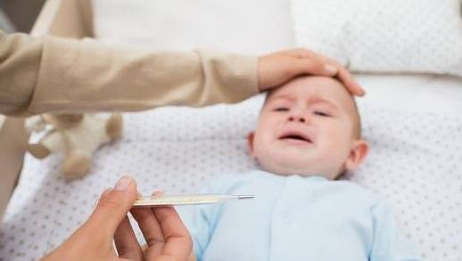 妈妈|儿科医生：妈妈应该第一时间这样做，值得夸赞孩子头朝地摔倒后