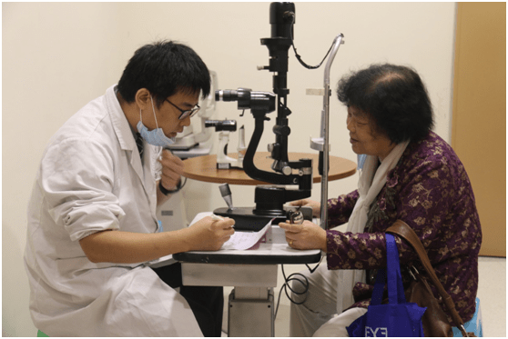 关爱老人|重庆爱尔眼科医院（总院）举行关爱老人眼健康活动！