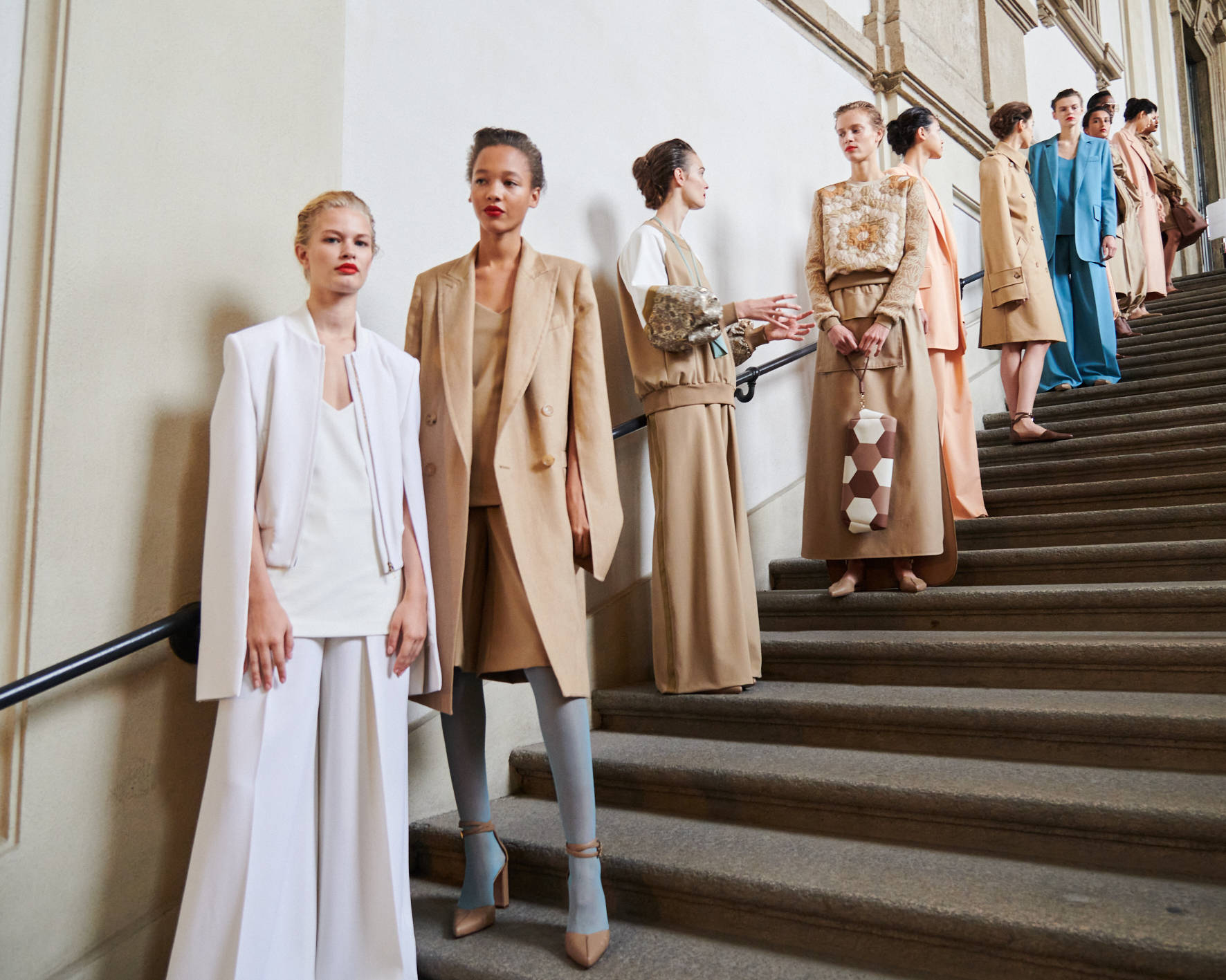 Max|2021春夏时装周：复苏文艺复兴美学，Max Mara 结合都会与复古的女力精神