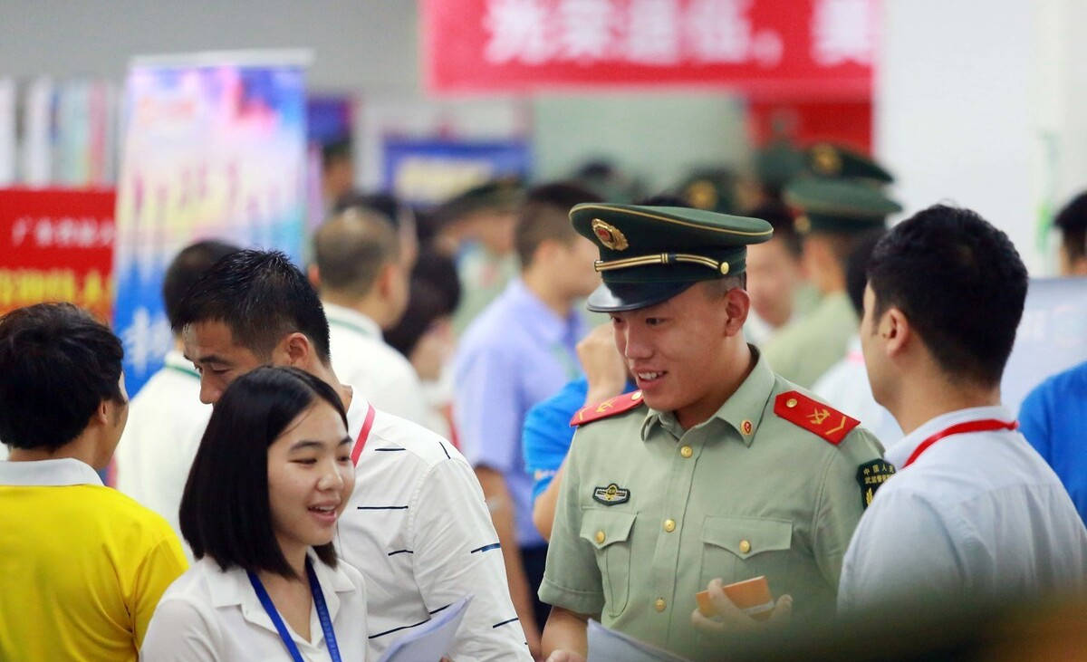 退伍军人招聘会_上海市部分事业单位招聘2015年退役士兵公告报名