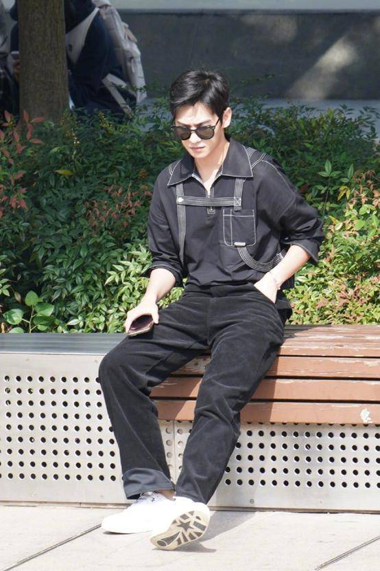 红包|原创《你是我的荣耀》开机路透曝光,热巴气质足,杨洋偷瞄红包太可爱