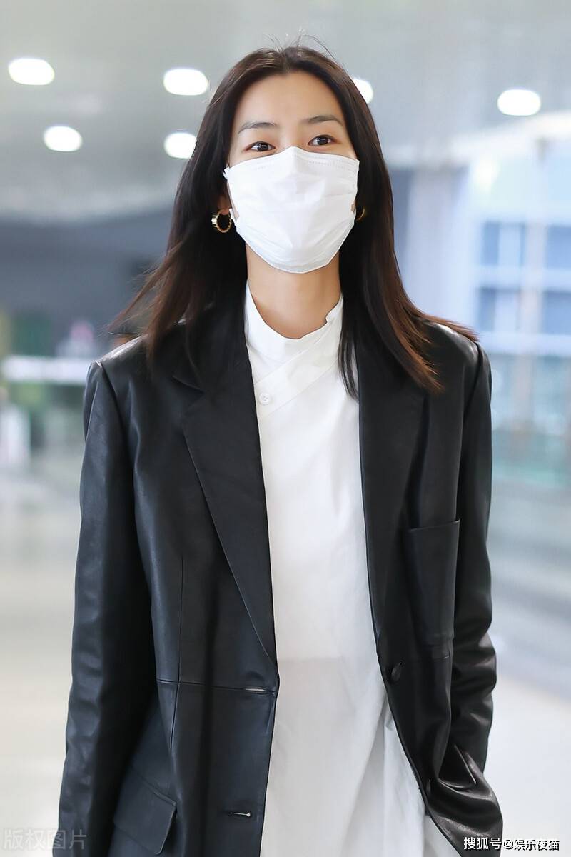 气质|“大表姐”刘雯气质独特，搭配高级，简单又时髦