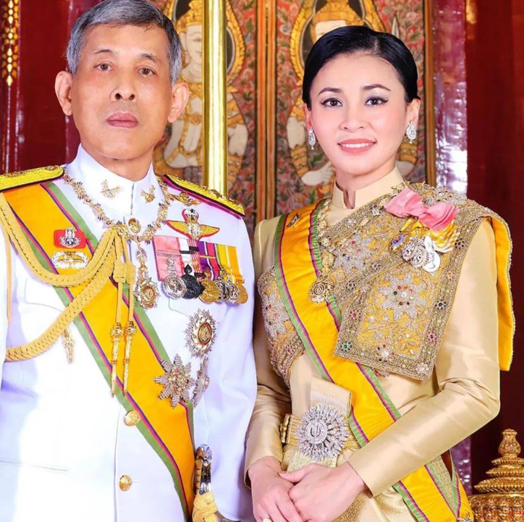 苏提达|泰王妻子都爱穿旗袍，西拉米人美穿旗袍更美，苏提达韵味更浓！