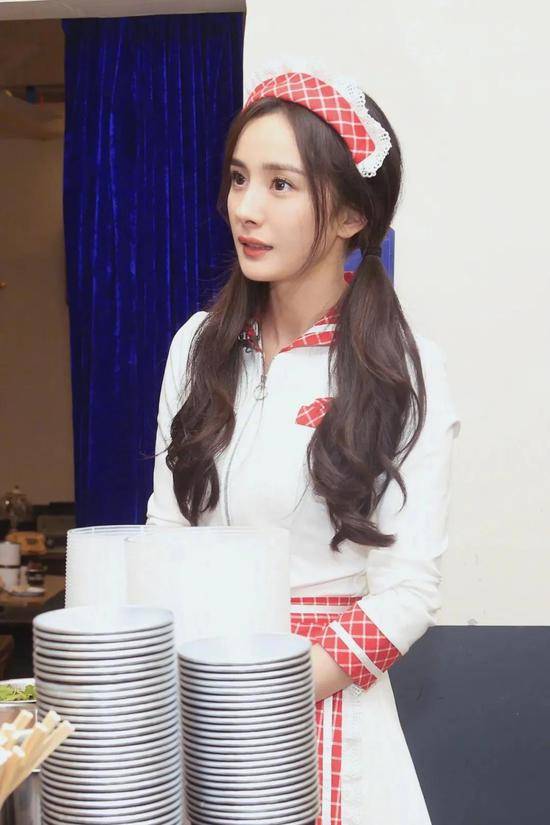 赵露思|发量王者赵露思的减龄搭配你也可以学