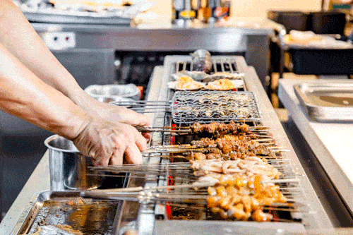 新店|烧烤成主打，还卖起早餐...人均不到30元！22年老牌餐饮开新店啦