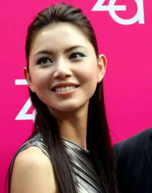 鼻子|泰国女星换头图鉴:艳压热巴的她,换头比baby狠100倍…