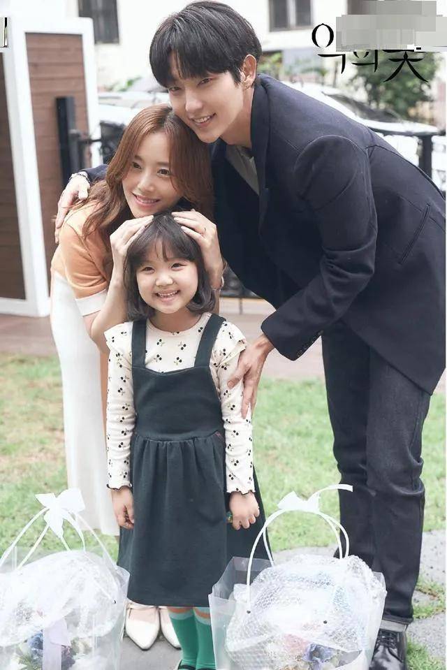 都贤秀|原创《恶之花》结局又玩失忆梗，李准基重启人生，忘不了深爱的妻女