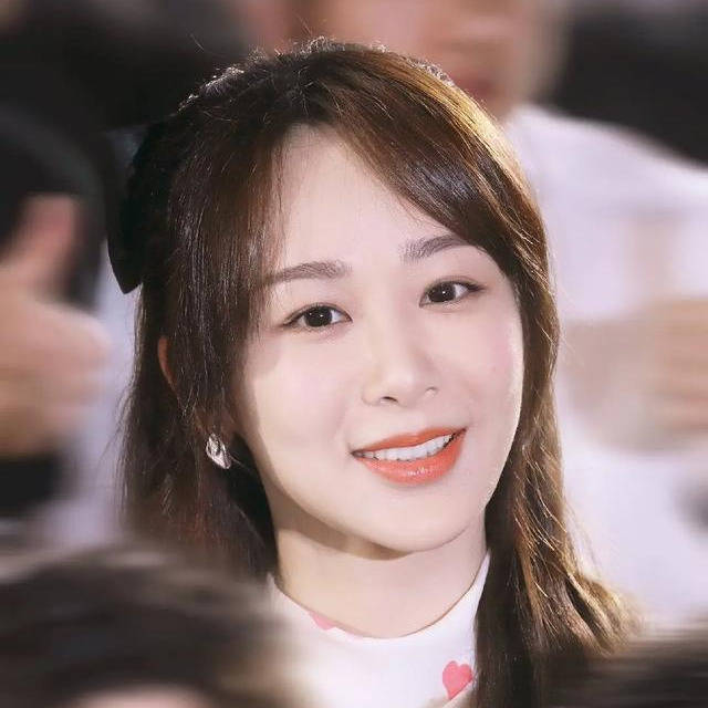 视频|杨紫路演精修美图被拆穿，跟现场视频差距大，颜值身材依旧灾难