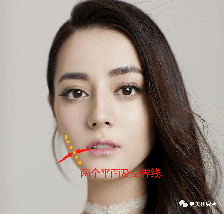 单照美|热巴求你赶紧抗衰吧，单照美出圈，合影却被十八线吊打？