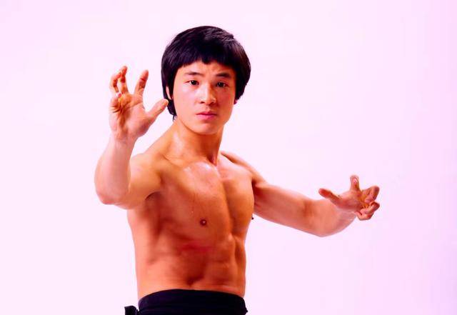 飞龙|原创现代李小龙炮轰纪凌尘：你对阚清子耍了两年流氓，就该被我暴打