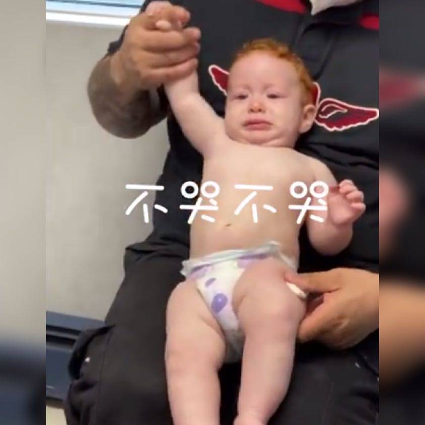 孩子|没想到宝宝的反应亮了，网友：很可爱了医生教科书式给宝宝打针