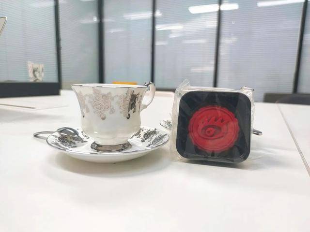 礼盒|开箱大赏，这届互联网月饼行不行？