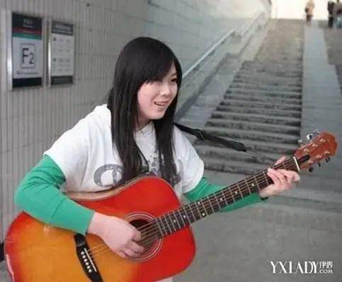 任月丽|九年前登春晚的卖唱＂西单女孩＂ 早就从商身家过亿了
