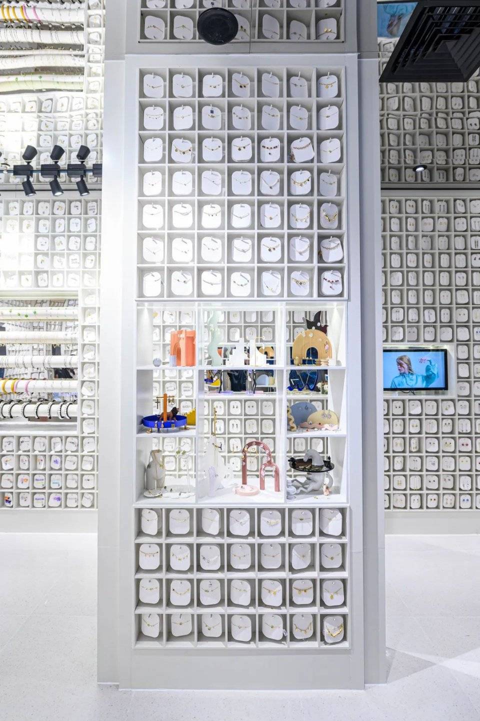 连明星|ZEGL线下体验店！超20000+配饰任挑任试，百元内轻松Get！