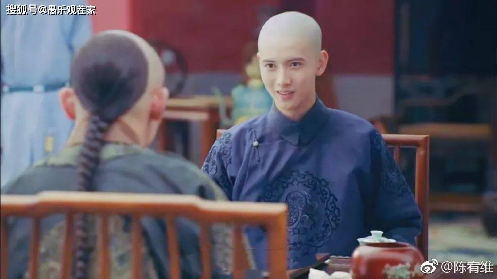 素素|原创陈宥维拒与女搭档拥抱，遭尔冬升怒怼：靠脸吃饭，你有梁朝伟帅么