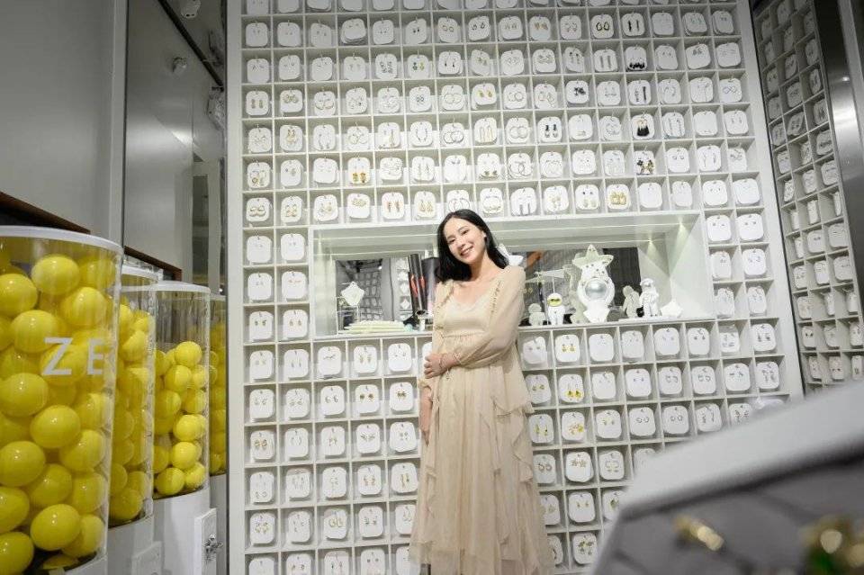 连明星|ZEGL线下体验店！超20000+配饰任挑任试，百元内轻松Get！