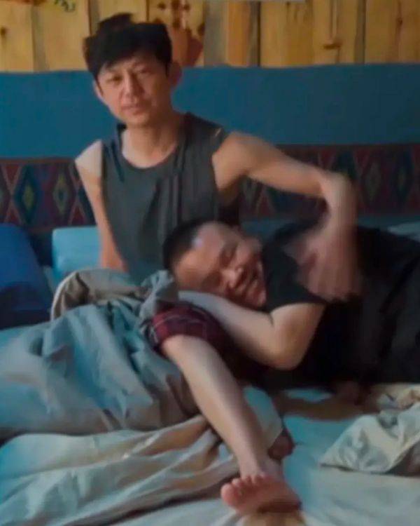 离开|还相信何炅是“不老男神”?看他离开精修后的样子,不过就是位土大爷