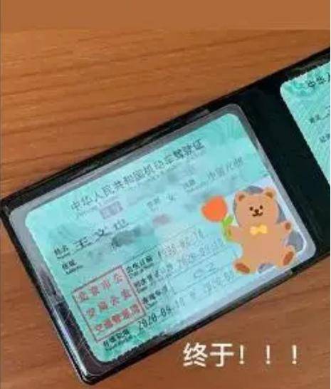 男友|原创王文也携男友旅行，首晒同框依偎照秀恩爱，男方长相白净颜值超高
