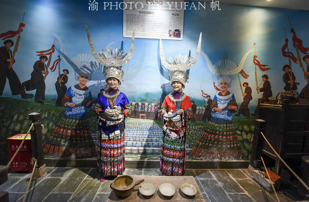 旅途中遇上下雨怎么办？这份雨中游苗寨的攻略请收好，超级实用